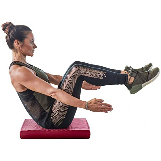 Exercice avec un balance PAD cloud Airex pour proprioception et gainage. Exercice avec un balance PAD cloud Airex pour proprioception et gainage.
